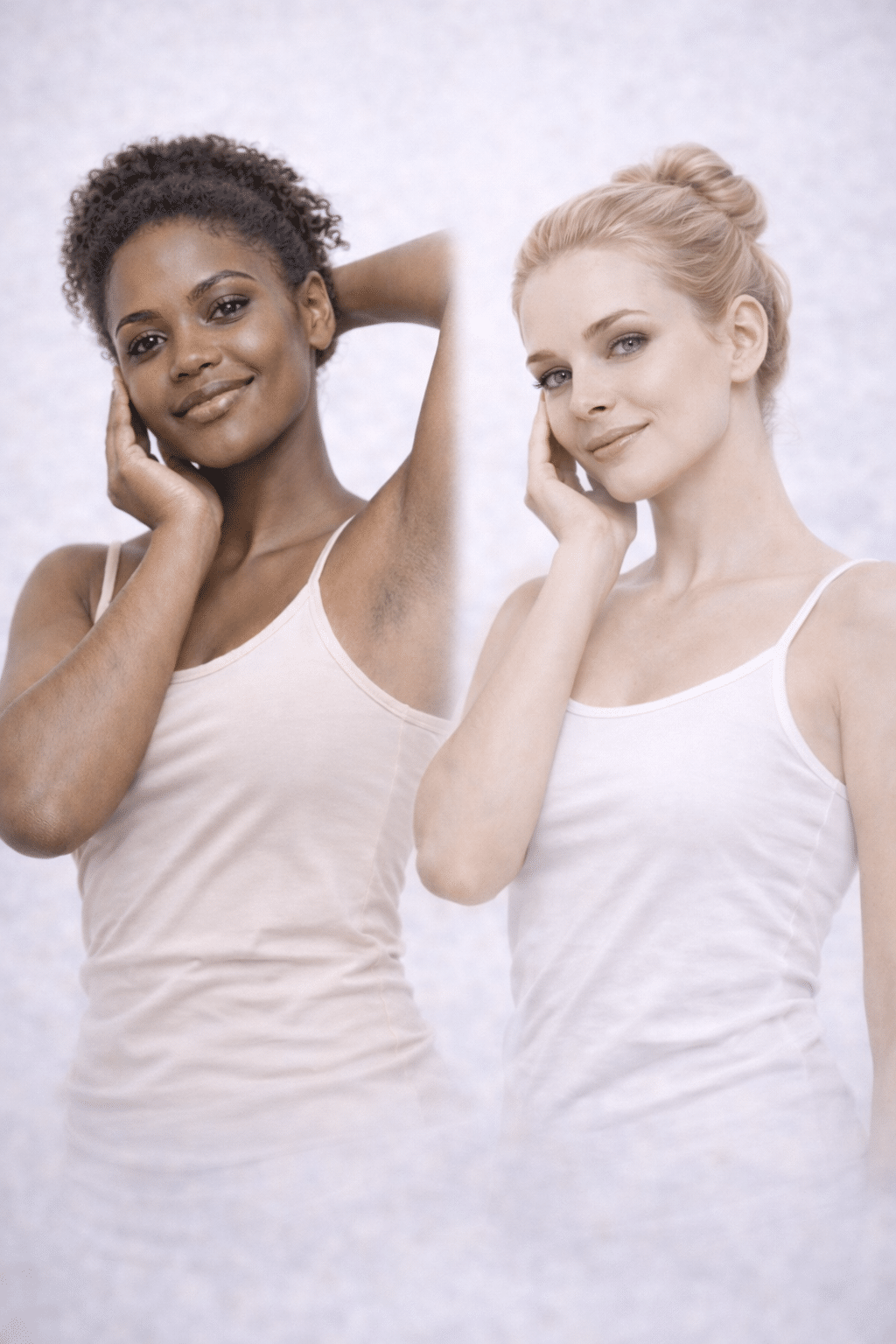 Deux femmes aux carnations différentes, peau foncée et peau claire, illustrant une épilation laser adaptée à tous les types de peaux chez la femme.